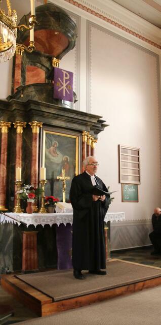 Altsuperintendet Manfred Koch zelebrierte den Gottesdienst. | Foto: Kurt Joham