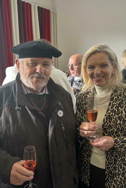 Ehrenkurator Gerhard Wagner und Sigrid Joham bei der Agape.