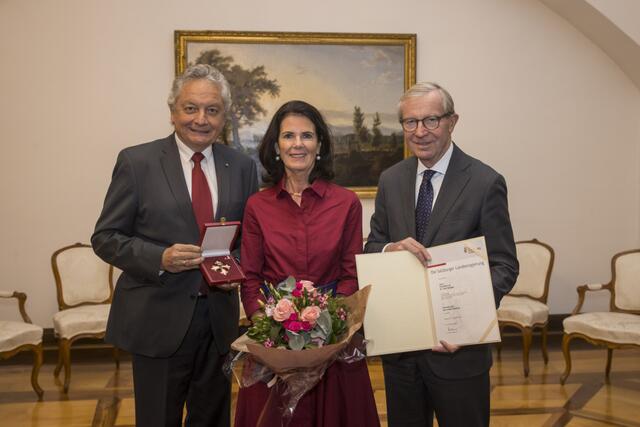 Hans und Waltraud Rathgeb mit LH Wilfried Haslauer.
Foto: LMZ/Neumayr/Leopold