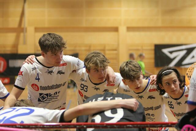 Voller Fokus auf das Spiel gegen die hotshots: Die junge Mannschaft des UHC Alligator Rum | Foto: UHC Alligator Rum