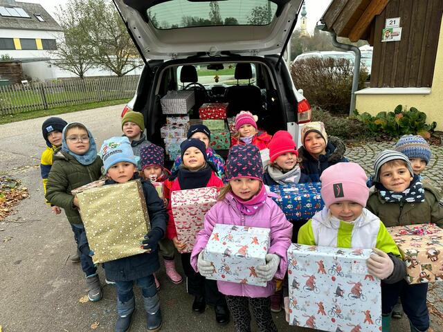 Strahlende Gesichter bei den Kindern vom Kindergarten Tumeltsham.