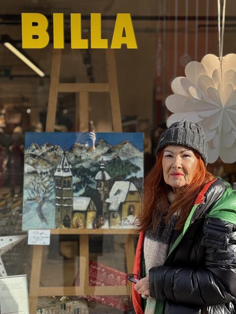 Andrea Schnederle-Wagner mit Ihrem Kunstwerk  | Foto: Elisabeth Ramsauer 