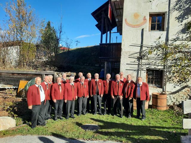Die Sängerrunde Rum besucht die historische Schmiede in Tulfes. | Foto: Sängerrunde Rum