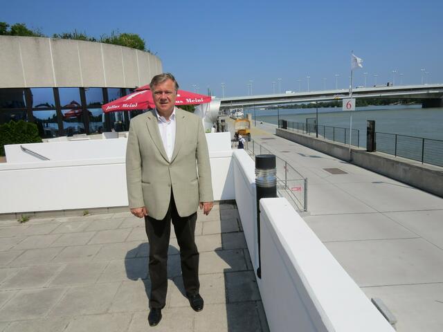 Ein geplantes schwimmendes Bürogebäude am rechten Donauufer in der Leopoldstadt sorgt für hitzige Debatten. (Archiv) | Foto: Krammer