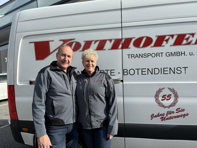 Franz und Angelika Voithofer schließen mit Ende dieses Monats ihr Familienunternehmen Voithofer Transporte. | Foto: MeinBezirk