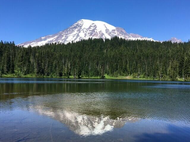 Der Mount Rainier suedlich von Seattle befindet sich im Mount-Rainier-Nationalpark, einem beliebten Ausflugsziel im US-Bundesstaat Washington.  | Foto: Oswald