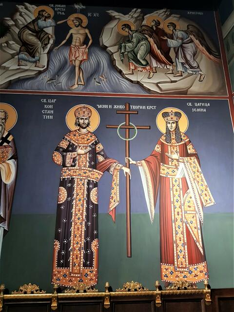 Kaiser Konstantin und seine Mutter, Kaiserin Helena. Ikonen in der serbisch-orthodoxen Kirche im 2. Bezirk.