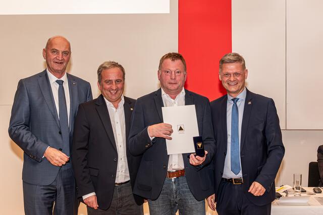 St. Veits Bürgermeister Johann Gattringer wurde geehrt. | Foto: OÖ Zivilschutzverband