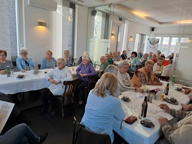 50 Gäste aus den Gemeinden Tadten und Wallern sind der Einladung gefolgt. | Foto: Nachbarschaftshilfe Plus