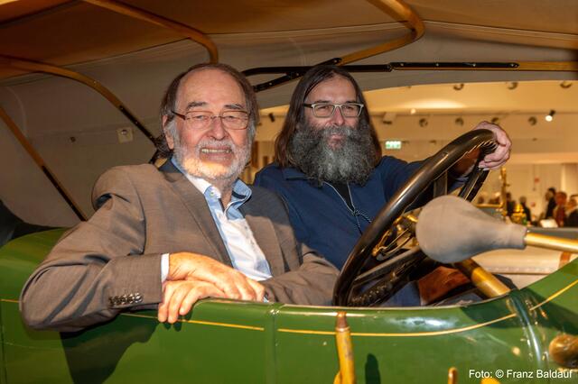 Am Steuer des "Route 66": Friedrich und Ronald Fehr. | Foto: Franz Baldauf (Großmeister), Zezula (Lehrling)