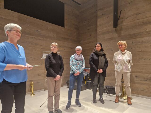 Sabine Jochum-Müller, Regionalkoordinatorin Salzburg, im Gespräch mit dem Zeitpolster-Team Ennspongau. | Foto: Zeitpolster