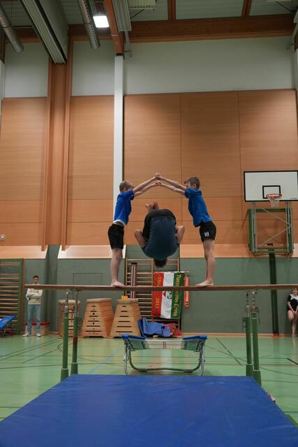 Unser Jungs beim TURNEN ;-) | Foto: © by Claudia Aichhorn, TV Enns