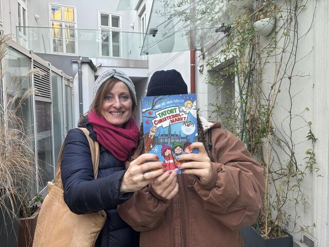 Anna (l.) und Sarah Fröhlich sind ein Mutter-Tochter-Autorinnen-Duo. | Foto: Tamara Winterthaler/MeinBezirk