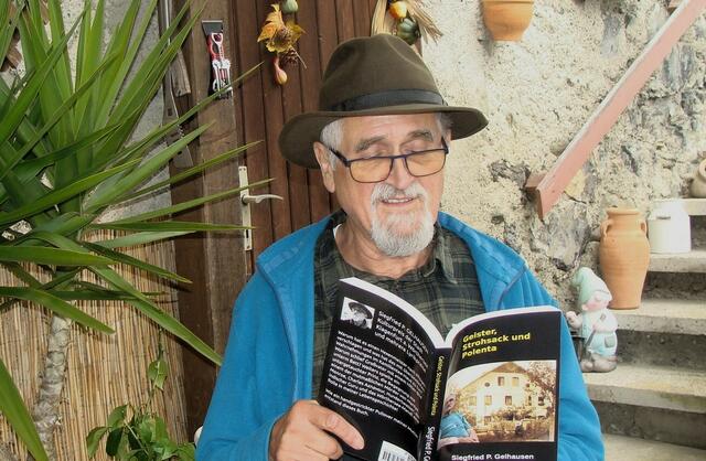 Siegfried Paul Gelhausen mit seinem neuen Roman | Foto: Privat