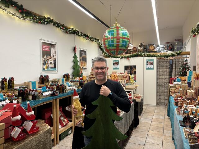  Mehr als hundert verschiedenen Liköre, Whiskeys und Gins hat das "Vom Fass" am Neubau zu bieten. | Foto: Luca Arztmann/MeinBezirk