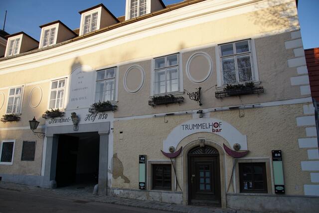 Nach 3.249 Tagen ist die legendäre Trummelhof Bar in Grinzing wieder zurück.  | Foto: Alois Fischer