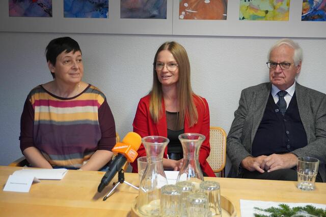 Mit Jahresbeginn wird Karoline Waldner (Mitte) als neue Leiterin das pro mente tirol Zentrum Landeck übernehmen.  | Foto: pro mente tirol