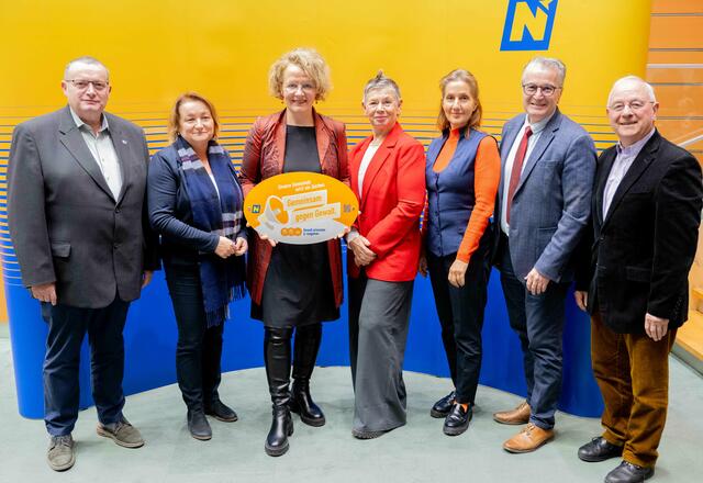 v.li.n.re.:Bürgermeister Heinrich Becker (Hadersdorf), Vizebürgermeisterin Karin Pregesbauer (Hadersdorf), Frauen-Landesrätin Christiane Teschl-Hofmeister, GGR Karin Walther-Stampf (Rastenfeld), Johanna Leon Schneid (Rastenfeld), Bürgermeister Christian Kopetzky (Lengenfeld), GGR Ferdinand Fuchsbauer (Rossatz) | Foto: Erich Marschik