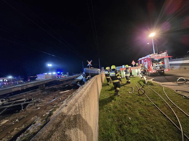 Mehr als 40 Einsatzkräfte waren im Einsatz. | Foto: FF Niklasdorf
