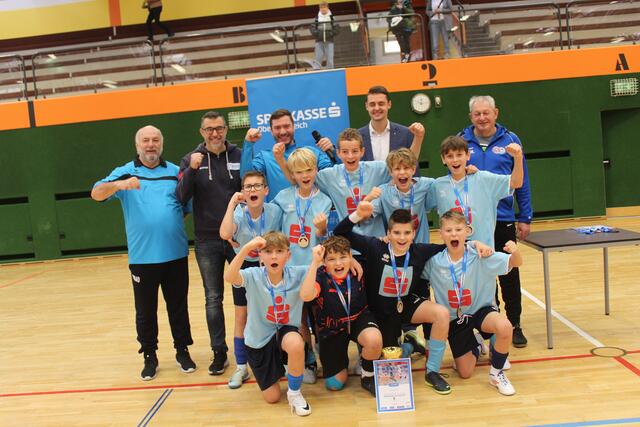 Die Bad Kreuzner setzten sich im Finale mit 2:1 durch und eroberten den Bezirkssieg im Futsal-Cup. | Foto: MeinBezirk Perg/Köck