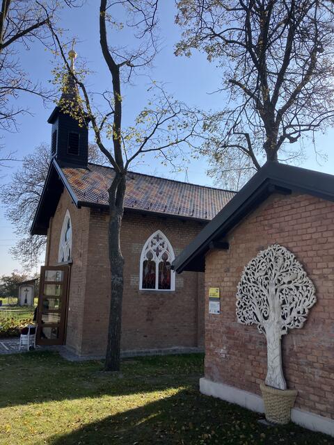 Blick auf die stabilisierte Marienkapelle, an deren Rückseite der Heilsame Brunnen liegt. | Foto: Stockmann