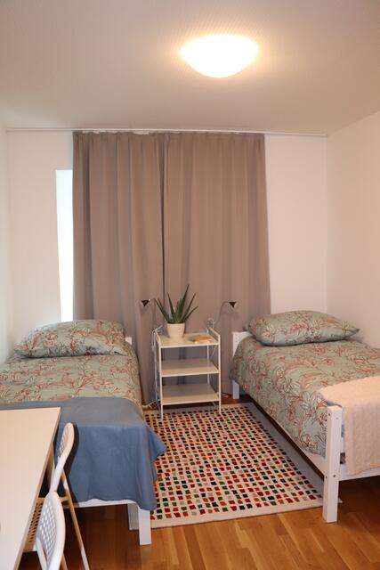 Das Team des Frauennetzwerks 3 hat die Frauenübergangswohnung liebevoll eingerichtet.  | Foto: MeinBezirk/Bichler