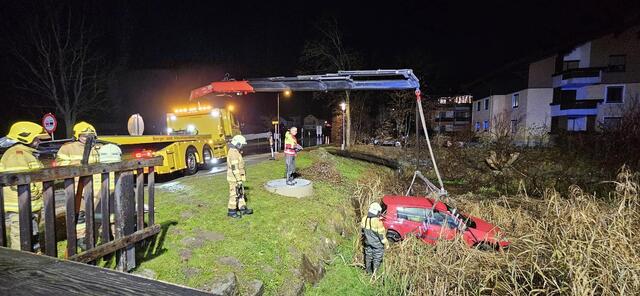 Die Freiwillige Feuerwehr Obertrum war vergangene Woche nach einem Unfall im eigenen Ortsgebiet im Einsatz. | Foto: Freiwillige Feuerwehr Obertrum