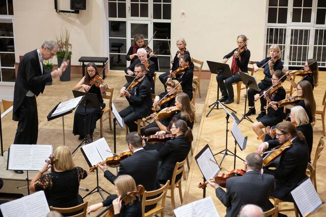Das Orchester steckt in den letzten Vorbereitungen. | Foto: Brucknerbund Ried
