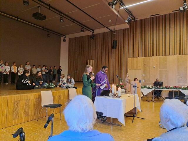 Die Messe zur Adventkranzsegnung wurde von den Volksschülerinnen und Volksschülern und der Religionslehrerin gestaltet. | Foto: BAPH Kallham