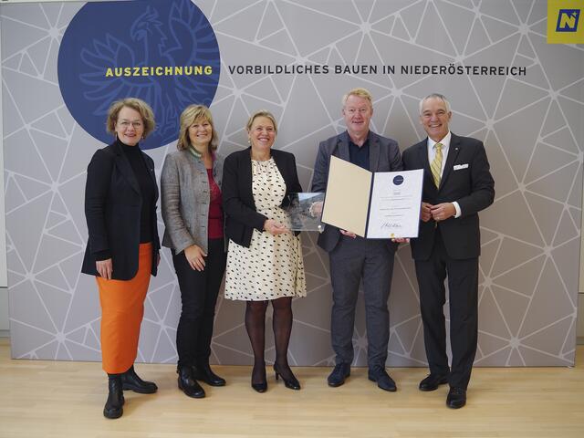 Landesrätin Christiane Teschl-Hofmeister, Bgm. Gerlinde Schwarz, Susanne Kleemann, Ernst Pfaffeneder, Landesbaudirektor Walter Steinacker | Foto: Dürr