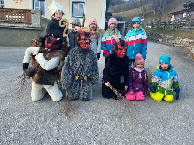 Die Weißpriacher Kinder beim Krampuslauf | Foto: Magdalena Pertl  