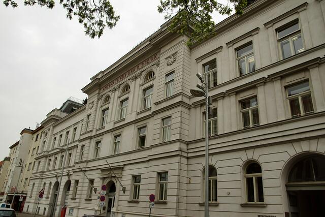 Das Bezirksparlament fand sich im Simmeringer Amtshaus am Enkplatz 2 zusammen. | Foto: Alois Fischer