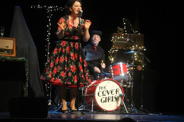 Die bekanntesten Weihnachtslieder wurden von den Cover Girls im Forum Kloster Gleisdorf "gecovert" | Foto: MeinBezirk/Hofmüller