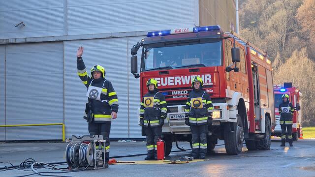 Die Feuerwehrleute vertieften ihre Kenntnisse in Fahrzeug- und Gerätekunde sowie ihre Fähigkeiten zur schnellen und sicheren Rettung bei Verkehrsunfällen. | Foto: FF Koglhof
