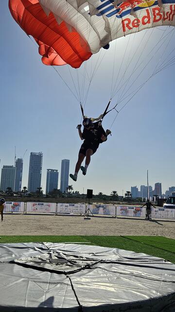Sophie Grill bei ihrem erfolgreichen Sprung in Dubai. | Foto: HSV Red Bull Salzburg