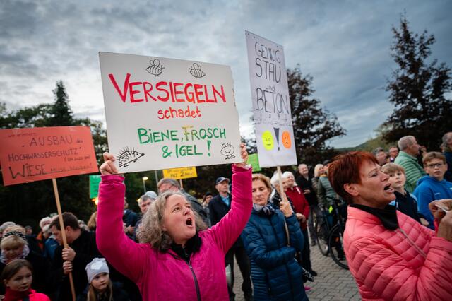 Im Herbst wurde in Breitenfurt gegen die Bebauungspläne demonstriert. | Foto: Grüne NÖ
