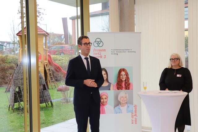 Schärdings Bezirkshauptmann Florian Kolmhofer freut sich, dass die Finanzierung der Frauenübergangswohnung im Bezirk Schärding trotz finanziell angespannter Situation realisiert werden konnte.   | Foto: MeinBezirk/Bichler