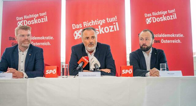 Max Lercher (r.) war seit dem Auszählungsdebakel auf Bundesebene zuletzt im Burgenland tätig, wo er das Renner-Institut leitete und den Wahlkampf für Hans-Peter Doskozil (m.) steuern sollte.  | Foto: Neves