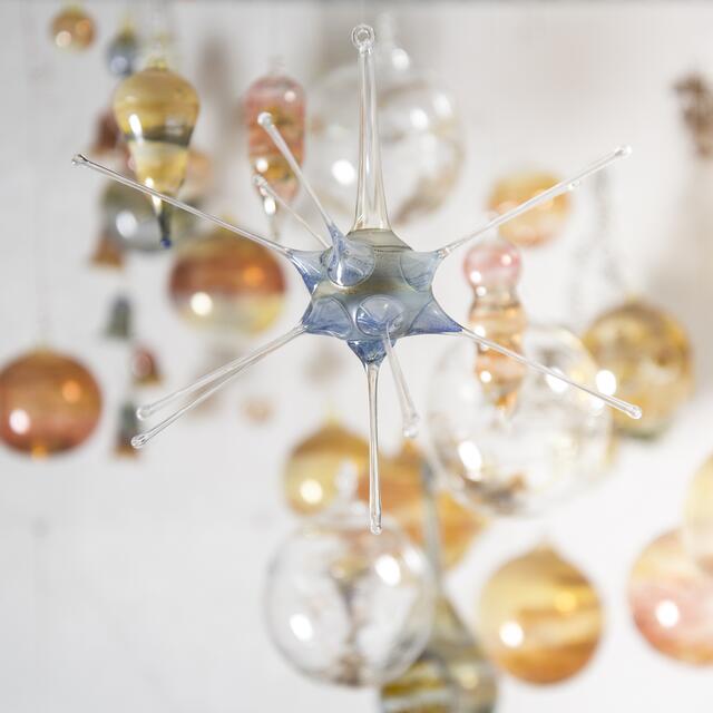 Was Glas alles kann, zeigen Renate und Fritz Prehal in ihrer Weihnachtsausstellung im Werkhaus Kainach. | Foto: Lena Prehal