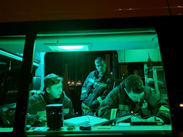 Bei der Übung wurde auch die Netzabdeckung in Amstetten abgecheckt und das Problem eines möglichen Blackouts eruiert.  | Foto: Zarl