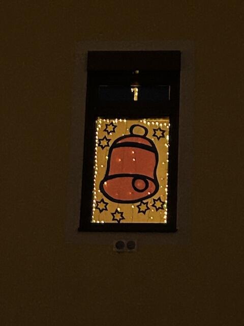 Jedes der 24 Fenster ist mit einem liebevoll gestaltetem Bild geschmückt. | Foto: Marktgemeinde Kötschach-Mauthen