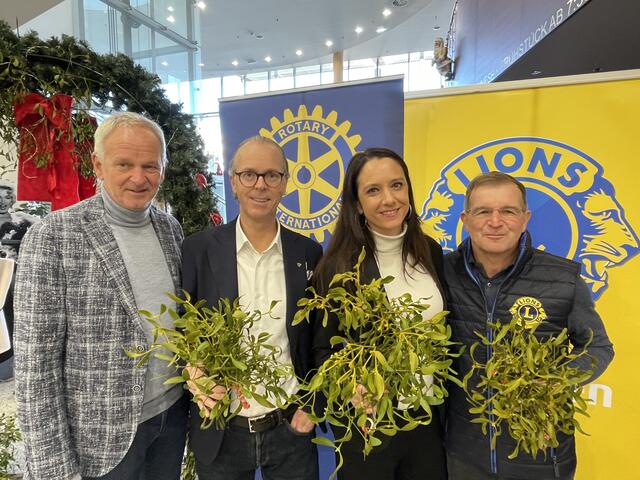 Klaus Felderer (Vorstandsdir. der Sparkasse Kufstein), Martin Salcher (RA), Tina Morandell (Weinhandel Morandell) und Jakob Kruckenhauser (em. Allgemeinmediziner v.l.). | Foto: Rotary Wörgl-Brixental