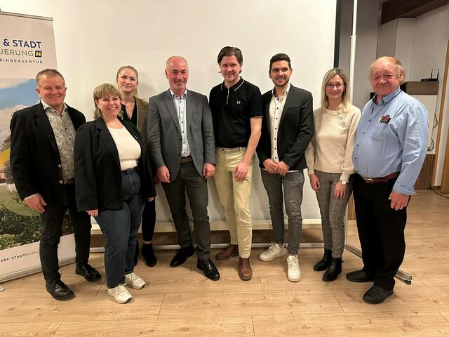 Ernst Steinauer (Vizebürgermeister), Lena Puchner (Dorf- &amp; Stadterneuerung), Beatrix Grillnberger (Projektentwickler-Team), Johann Lueger (Bürgermeister), Herfrid Schedlmayer (Raumplaner), Markus Bauer (Projektentwickler und Eigentümer), Tatjana Stangl (Amtsleiterin), Erwin Oberndorfer (Projektentwickler-Team) | Foto: Gemeinde Opponitz