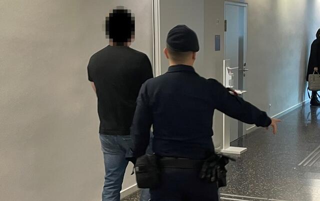 Ein Polizist belastete den Beschuldigten am zweiten Verhandlungstag schwer. | Foto: Gernot Heigl