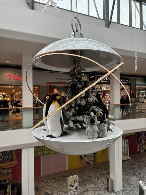  St. Pöltens Geschäfte laden mit stimmungsvoller Deko zum Einkaufen ein. | Foto: Martina Schweller