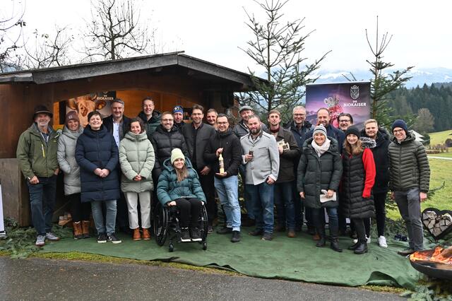 Der Verein gemeinsam mit einigen Sponsoren und Kooperationspartnern. 