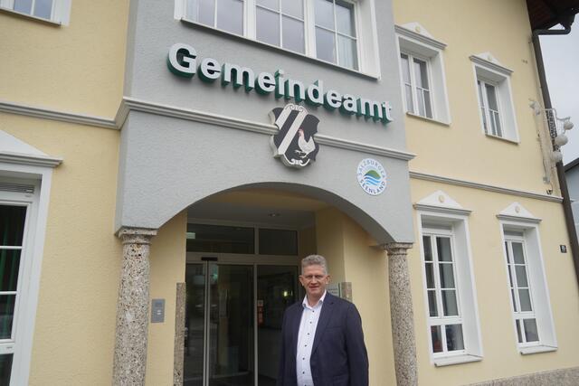 Der Bürgermeister von Henndorf, Martin Köllersberger, sprach über die wichtigsten Themen in der Gemeinde. | Foto: Emanuel Hasenauer