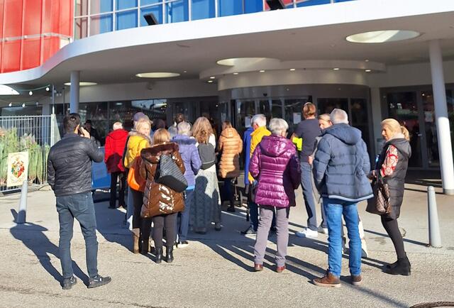 Über eine halbe Stunde Wartezeit, so groß war der Andrang in der Mittagszeit.