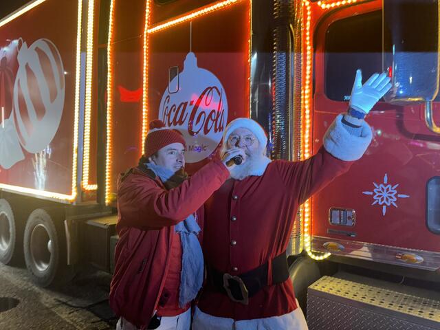 Der Weihnachtsmann freut sich über die Ankunft in Klagenfurt. | Foto: MeinBezirk.at