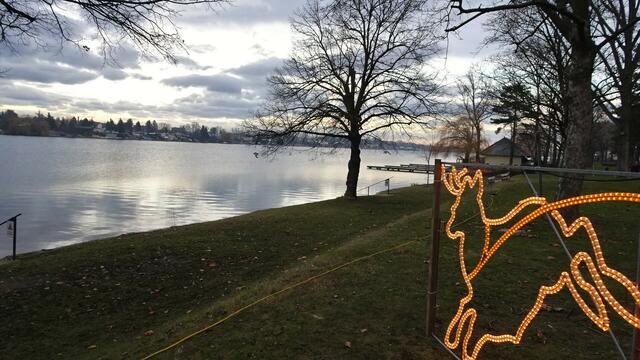 Nach der gemütlichen Spazierrunde wird es Zeit, den Adventmarkt zu besuchen. ... | Foto: © Silvia Plischek
